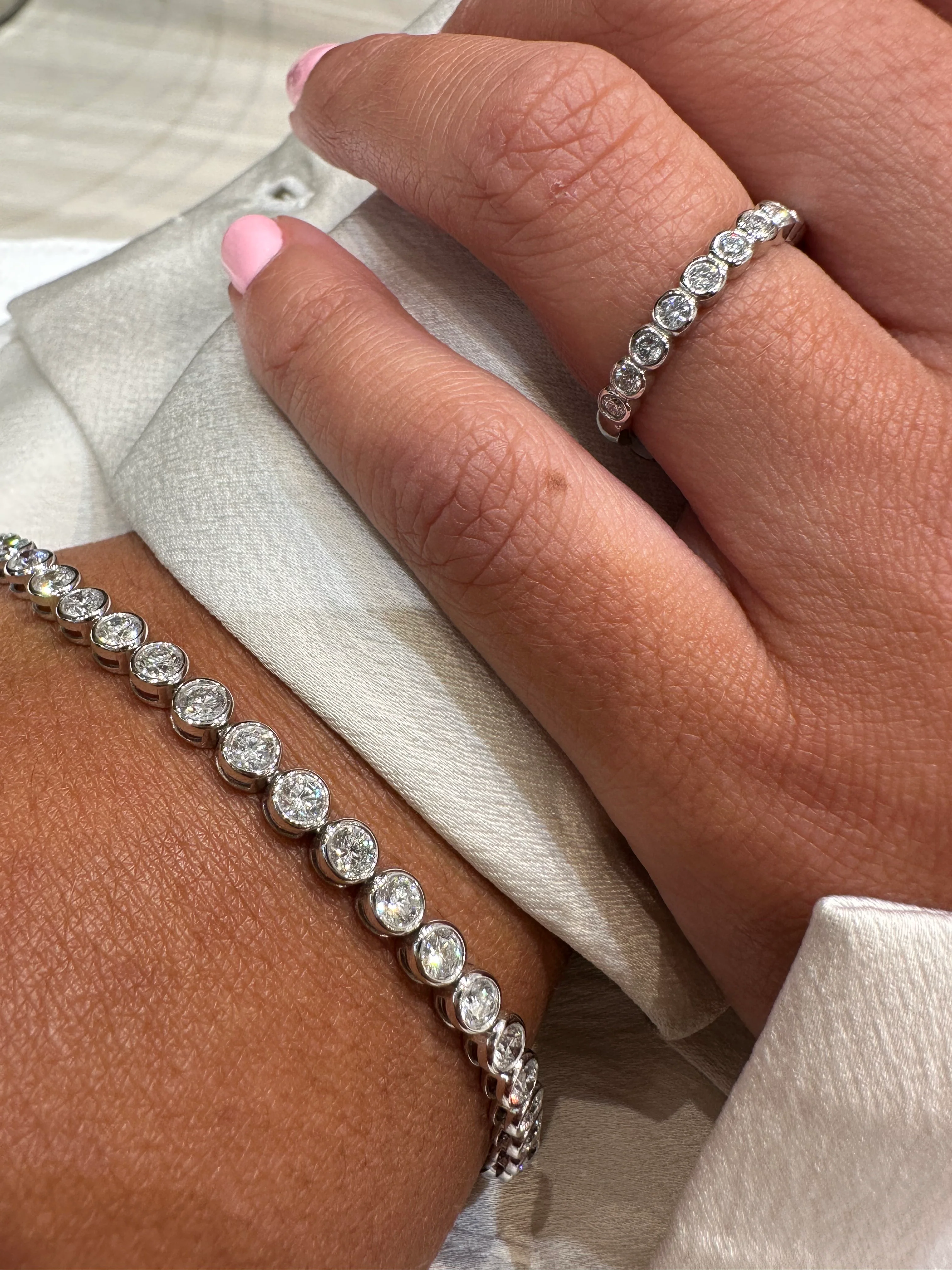 Bezel Set Round Diamond Tennis Bracelet - Image 4