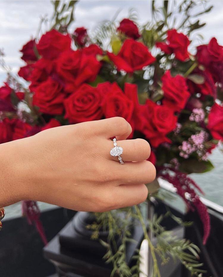 Head Oval Heels Lab Grown Engagement Ring - Image 3