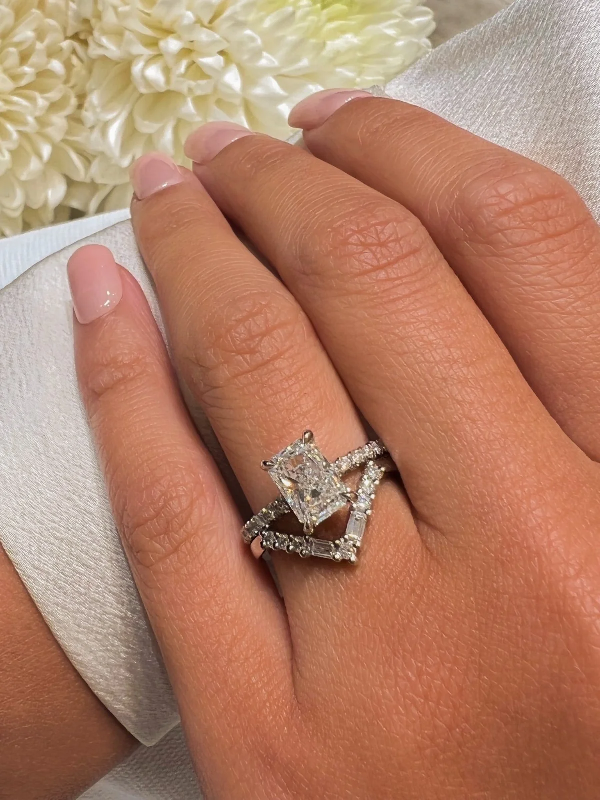 Mixed Diamond V Ring - Image 2