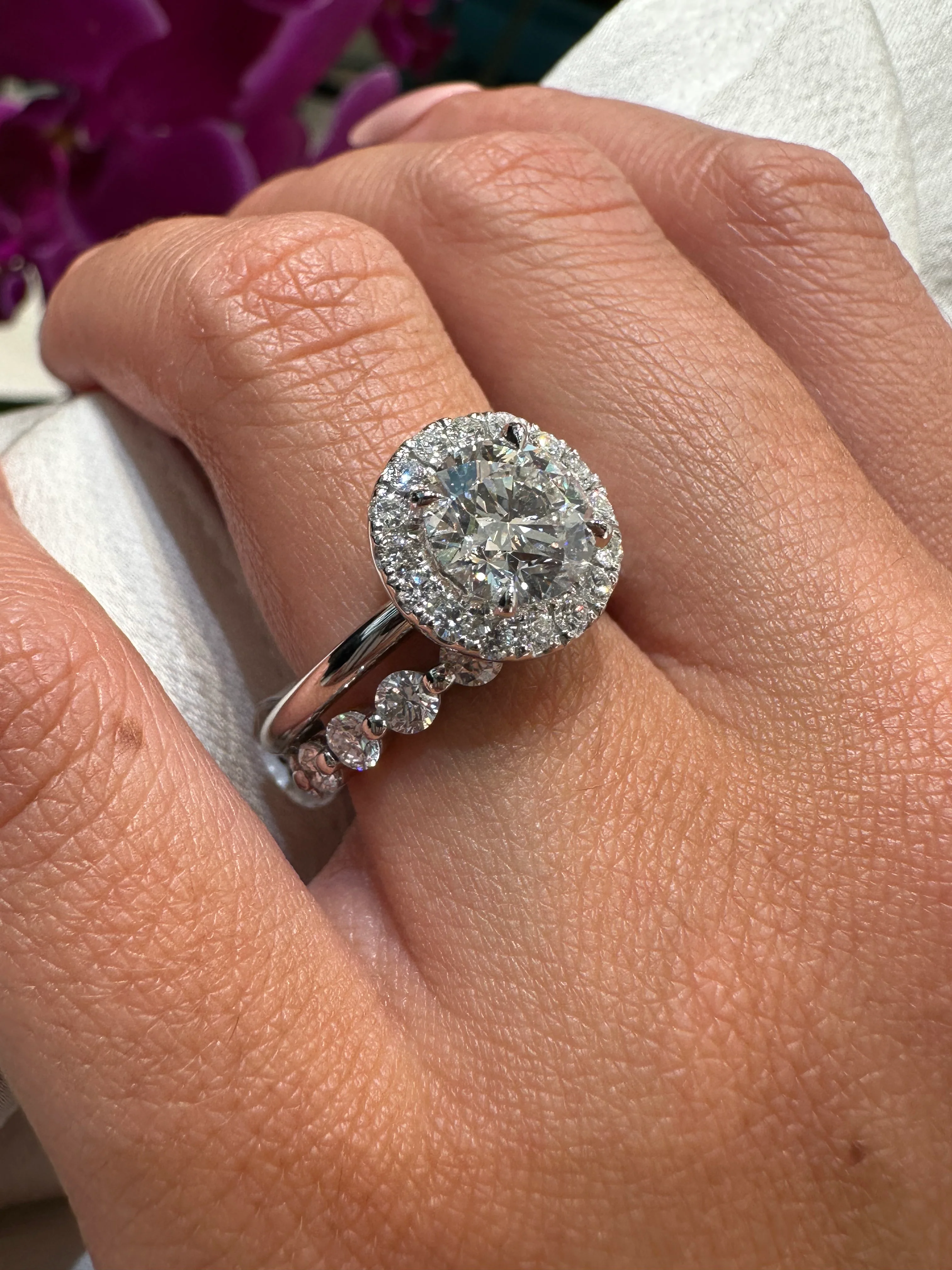 Seamless Round Halo Engagement Ring With Plain Band - Image 5